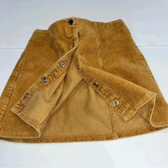 Corduroy Mini Skirt (Forever 21) Snap up front Winter closet staple ❤️ - Picture 3 of 4